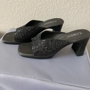 PRETTY SHOES.  Party Dressy Shoes. Loris Brand. Black. Size 39” Heels 3”.